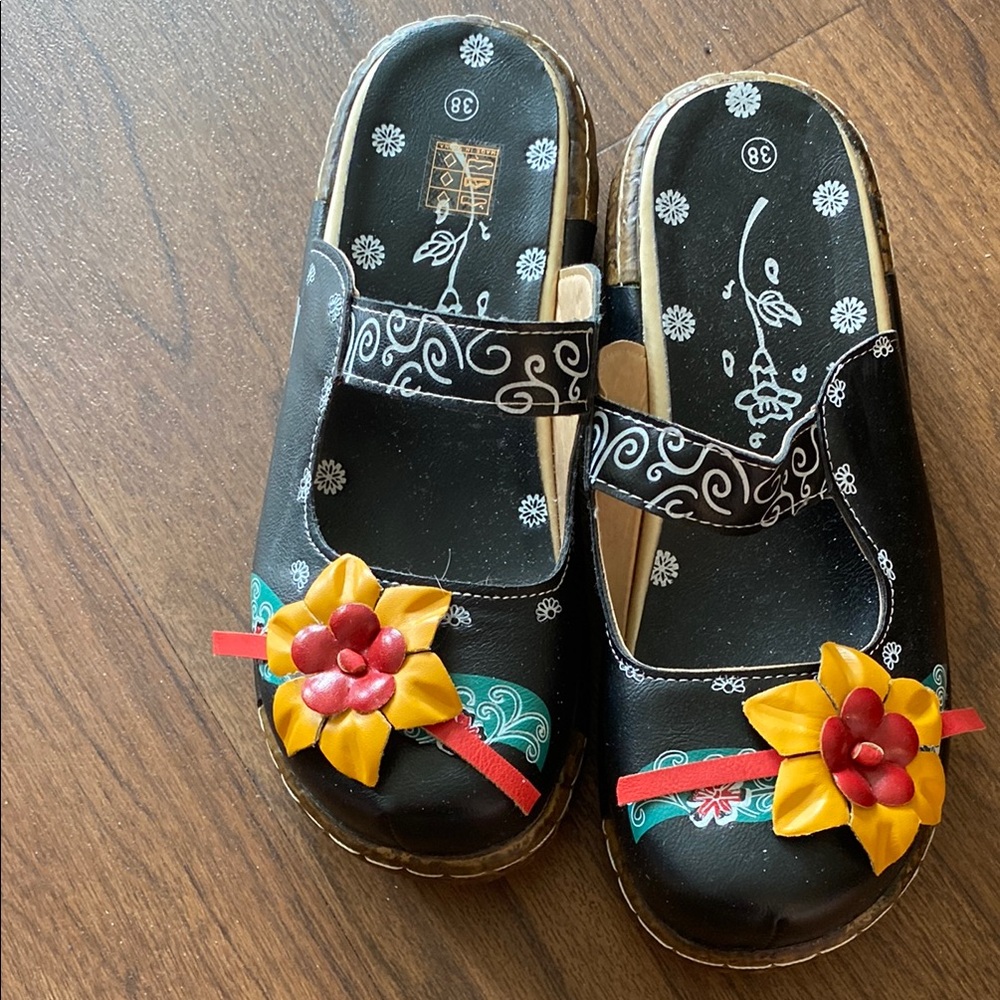 New Flowered slip on shoes - Picture 1 of 3